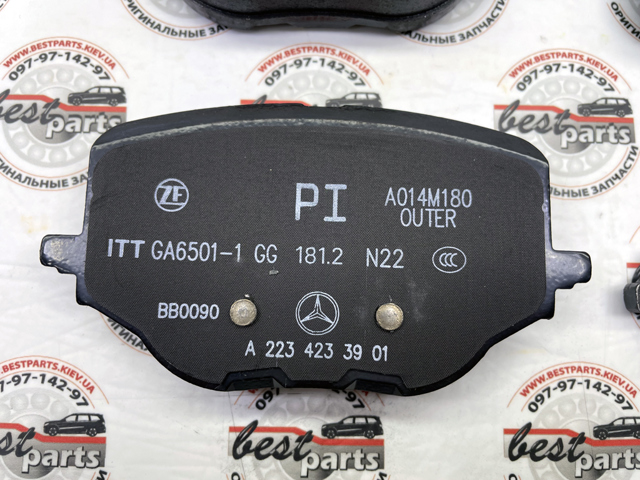 Задние дисковые колодки Mercedes 0004209605