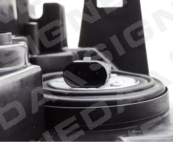 Правая фара ZFD111175R Signeda