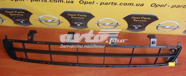 Решетка бампера переднего центральная 1320224 Opel