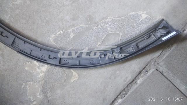 Молдинг задней арки крыла, правый Volvo 31378161