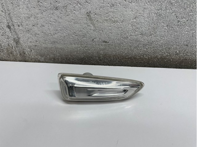 Повторитель поворота на крыле правый General Motors 13273104 цена, от 8.38 USD