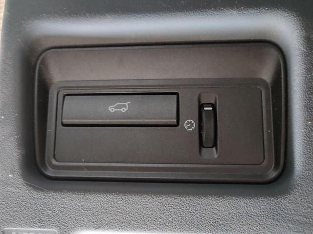  Land Rover LR025943