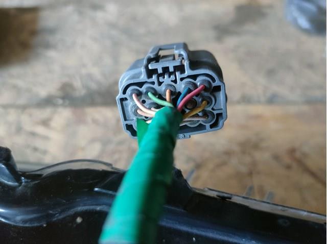 Правая фара D10E51030 Mazda
