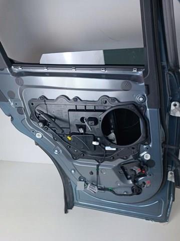 LR080198 Land Rover Дверь пассажирская задняя левая