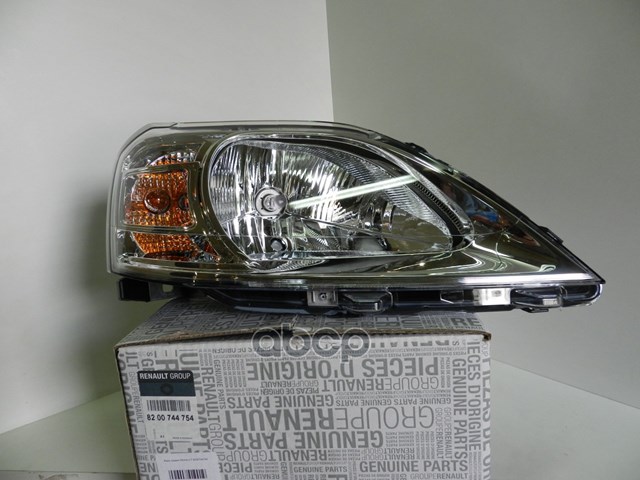 Фара правая Lada 8200744754