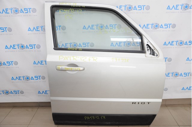 Пассажирская передняя дверь Chrysler 68079390AD