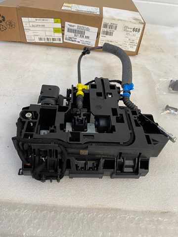 Держатель наружной ручки двери, задней левой Porsche 9J1839885