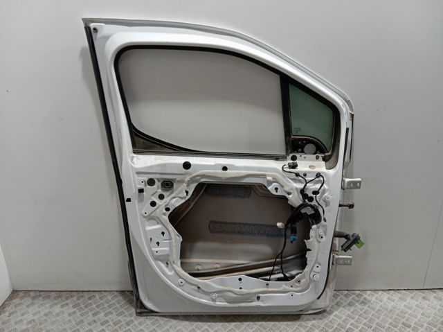 Дверь передняя левая 9856199880 General Motors