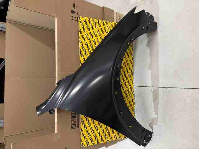 Крыло переднее правое D10E52111C Mazda