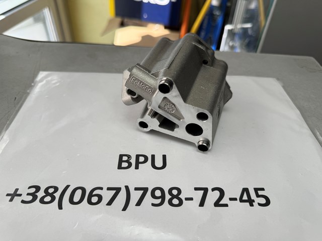 LR057189 Land Rover Масляный насос двигателя