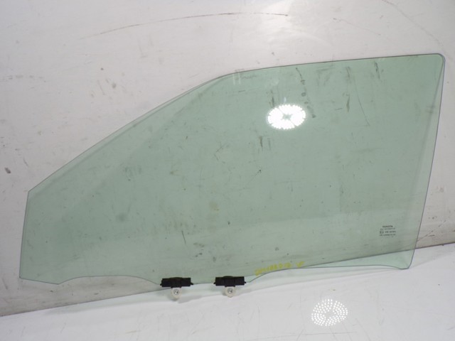 681020D011 Toyota Стекло двери передней левой