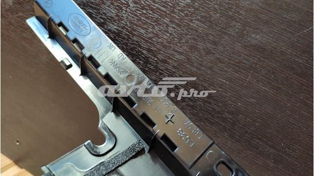 LR050772 Land Rover Накладка задней двери, левой, вертикальная