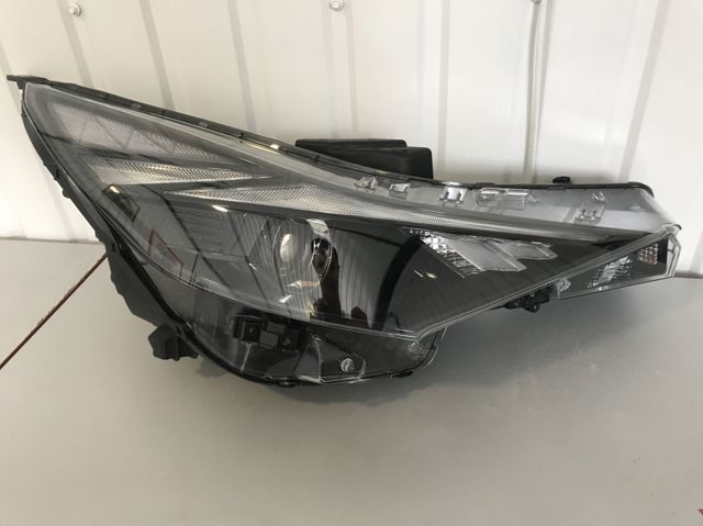 Правая фара 92102AA000 Hyundai/Kia
