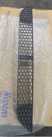 Решетка на бампер Mercedes A2218850053