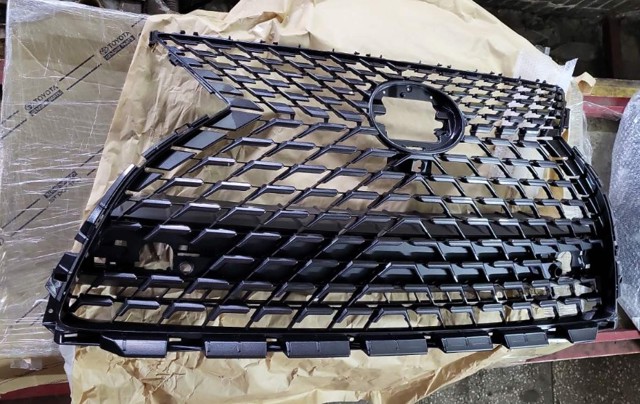 Облицовка радиатора Toyota 531010E410 цена, от 1048.46 USD