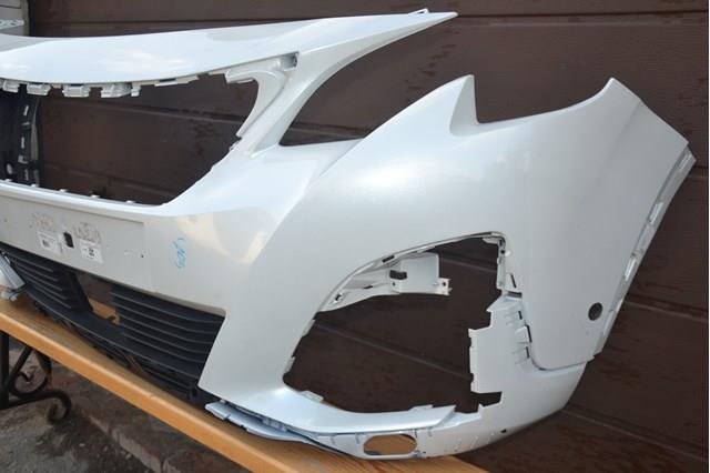 Передний бампер 1617976380 Peugeot/Citroen
