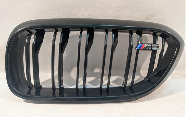 Решетка радиатора левая 8063173 BMW