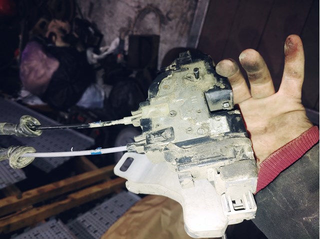 Замок двери задней левой 814102H000 Hyundai/Kia