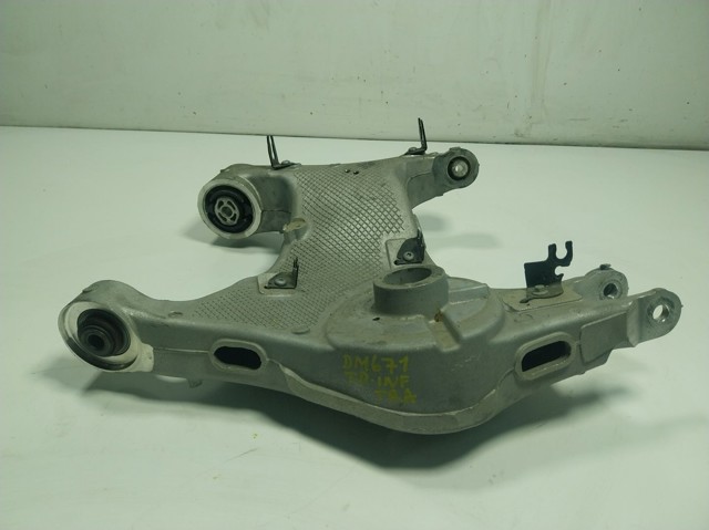 LR098947 Land Rover Балансир задний нижний, правый