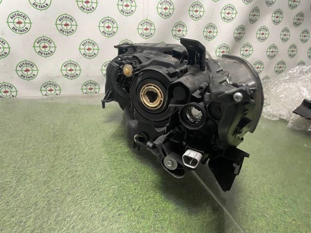 8114533B60 Toyota Фара передняя правая
