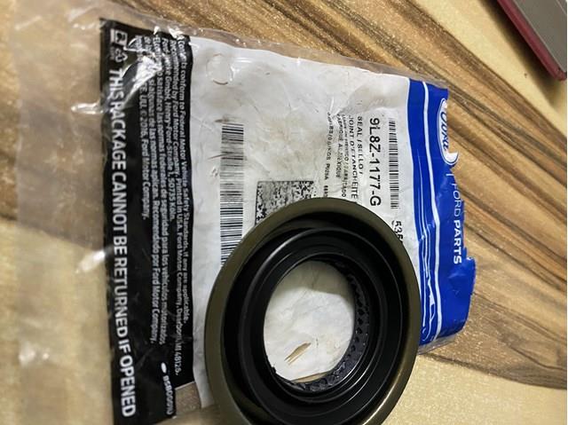 Сальник полуоси переднего моста, левой Q-fix Q3031180 цена, от 10.78 USD