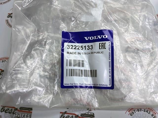 Патрубок системы рециркуляции ОГ Volvo 32225133