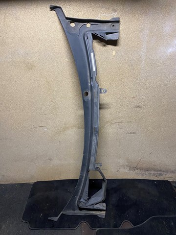  100897600F Tesla