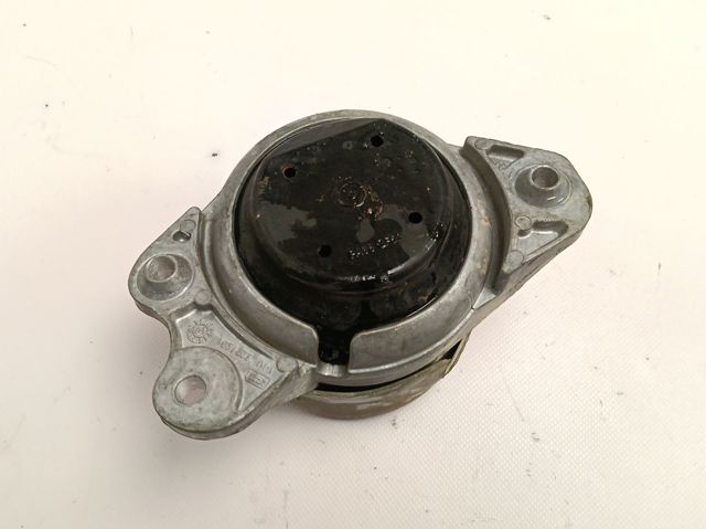 A2052401100 Mercedes Правая подушка двигателя