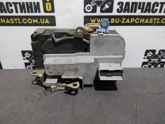 Fecho da porta dianteira direita 9136J4 Peugeot/Citroen