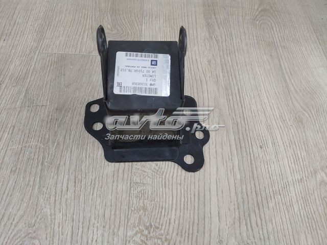 Кронштейн усилителя переднего бампера 93368358 General Motors