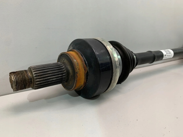 7597690 BMW Полуось задняя правая
