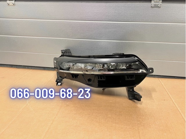 Правая фара 260102443R Renault (RVI)