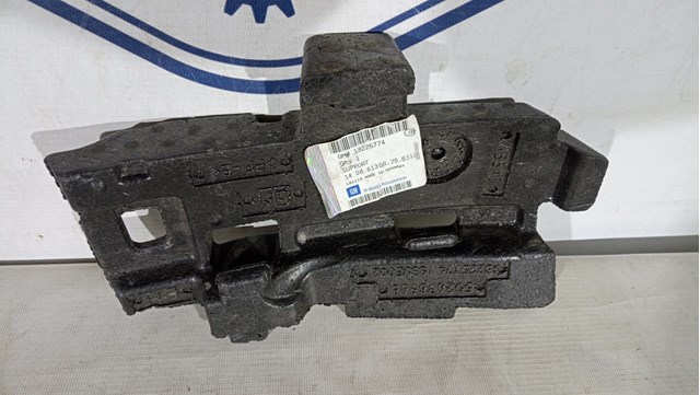 Кронштейн крепления бампера переднего левый General Motors 13225774 цена, от 30.57 USD