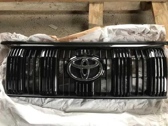 Купить 5310160K60 Toyota Решетка радиатора