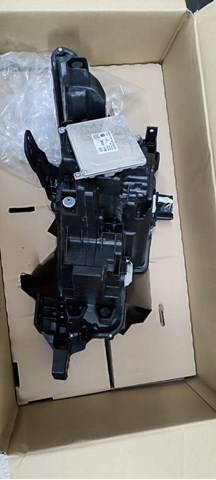 BCPW51030H Mazda Фара передняя правая