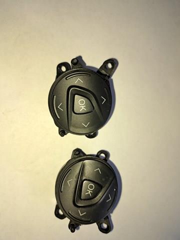Блок кнопочных переключателей рулевого колеса на Ford Focus III 