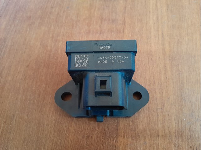 LC3A9D370DA Ford 