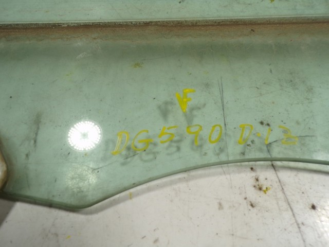 GS7033D311 XYG Стекло двери передней левой