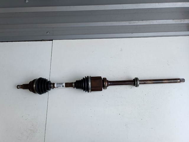 LR024754 Land Rover Полуось передняя, правая