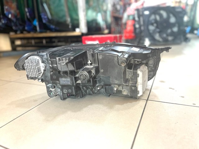 Фары Volvo 31655778
