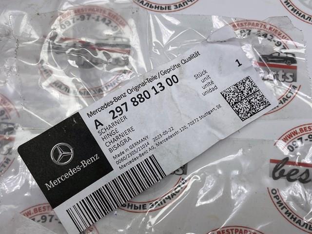 Левая петля капота Mercedes A2978801300
