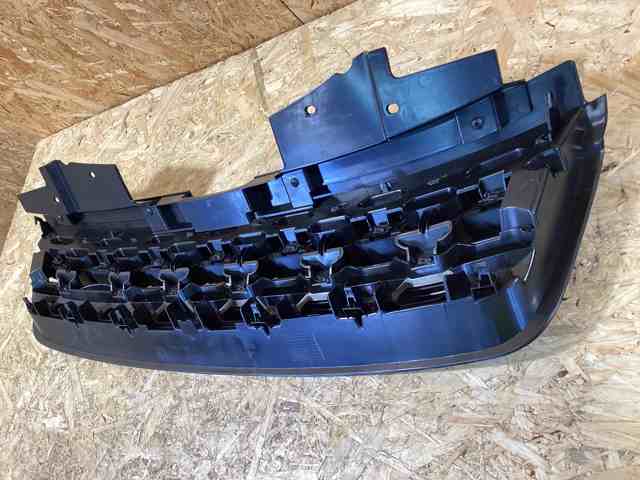 Купить LR127710 Land Rover Решетка радиатора