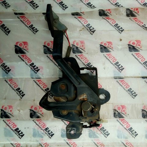 1068002002 Geely Запор капота (замок и привод замка капота)