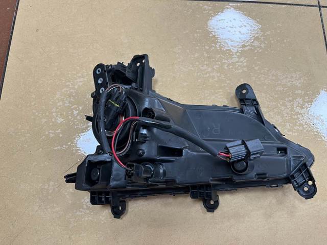Фара противотуманная правая 922022W520 Hyundai/Kia