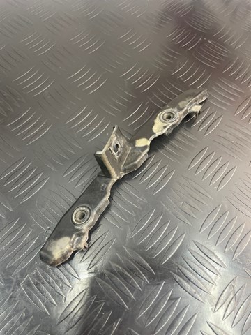 Кронштейн бампера переднего внешний правый 51117357200 BMW