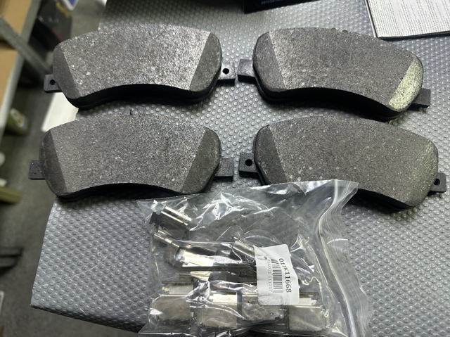 A0004209304 Mercedes Колодки передние