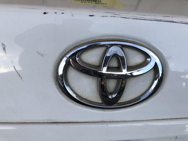 Эмблема крышки багажника (фирменный значок) на Toyota Corolla E15