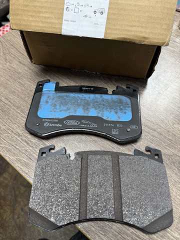 Передние тормозные колодки LR157389 Land Rover