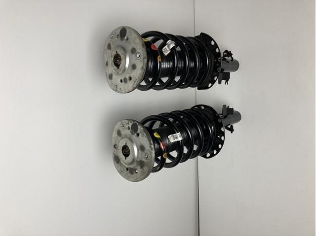 Стойка передняя левая Land Rover LR084745