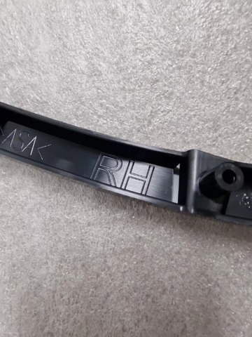 Cubierta, panal de radiador, derecha G46L50B41 MAZDA